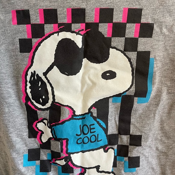 Snoopy Joe Cool Graphic Crop Top - Picture 2 of 4